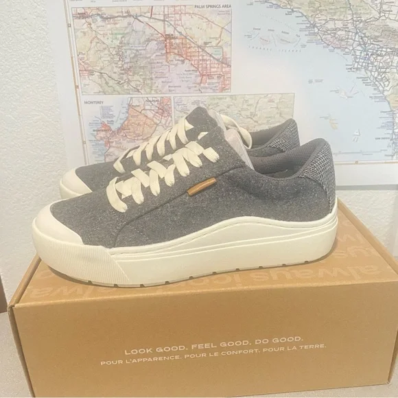 DrScholl’s tennis Shoes - Picture 3 of 7